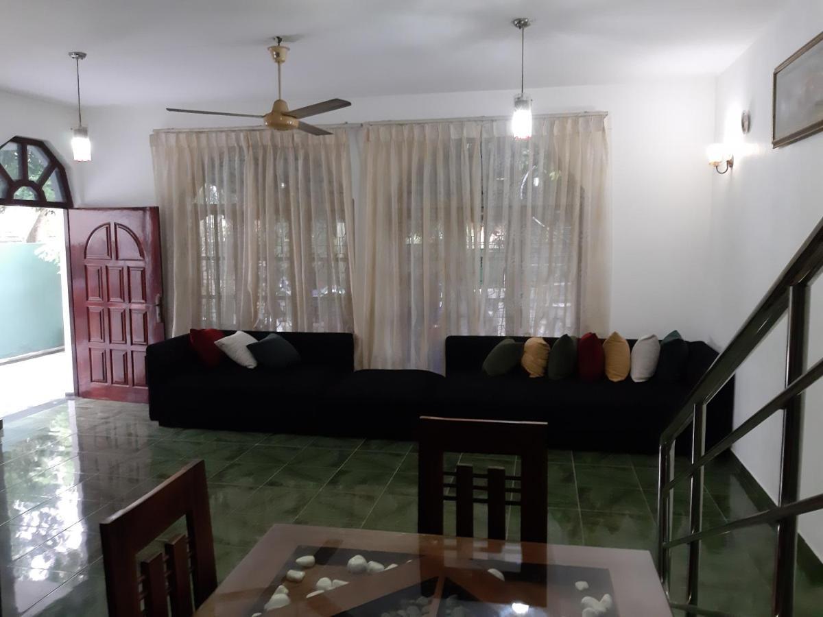 Hellen Homestay ネゴンボ エクステリア 写真