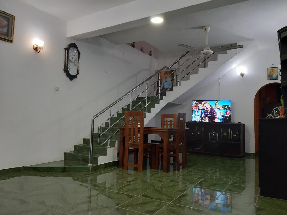 Hellen Homestay ネゴンボ エクステリア 写真